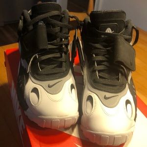 Nike air sneakers size 10 1/2 men's